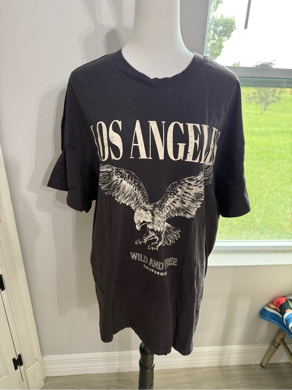 H&M oversized graphic t-shirt featuring distressed "Los Angeles"